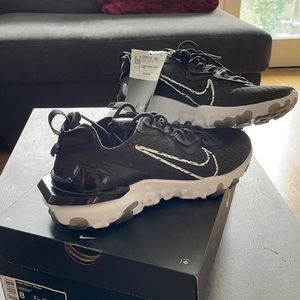 Nike react vision women’s sneakers size 8